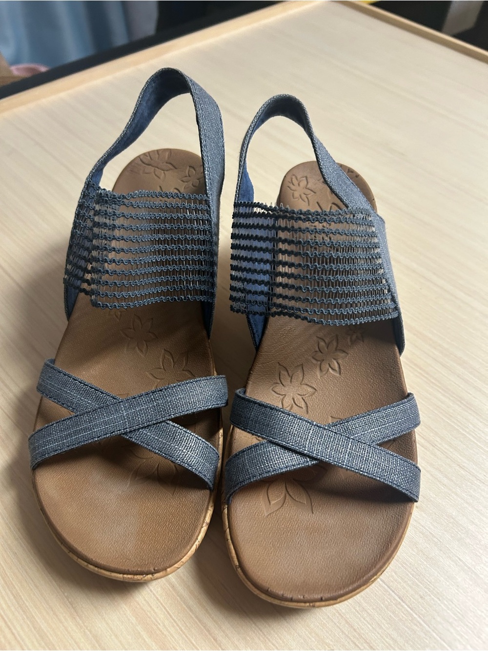 Skechers Women’s Size 8 Blue Luxe Foam Wedge Sandals Stretch Straps Cork Look